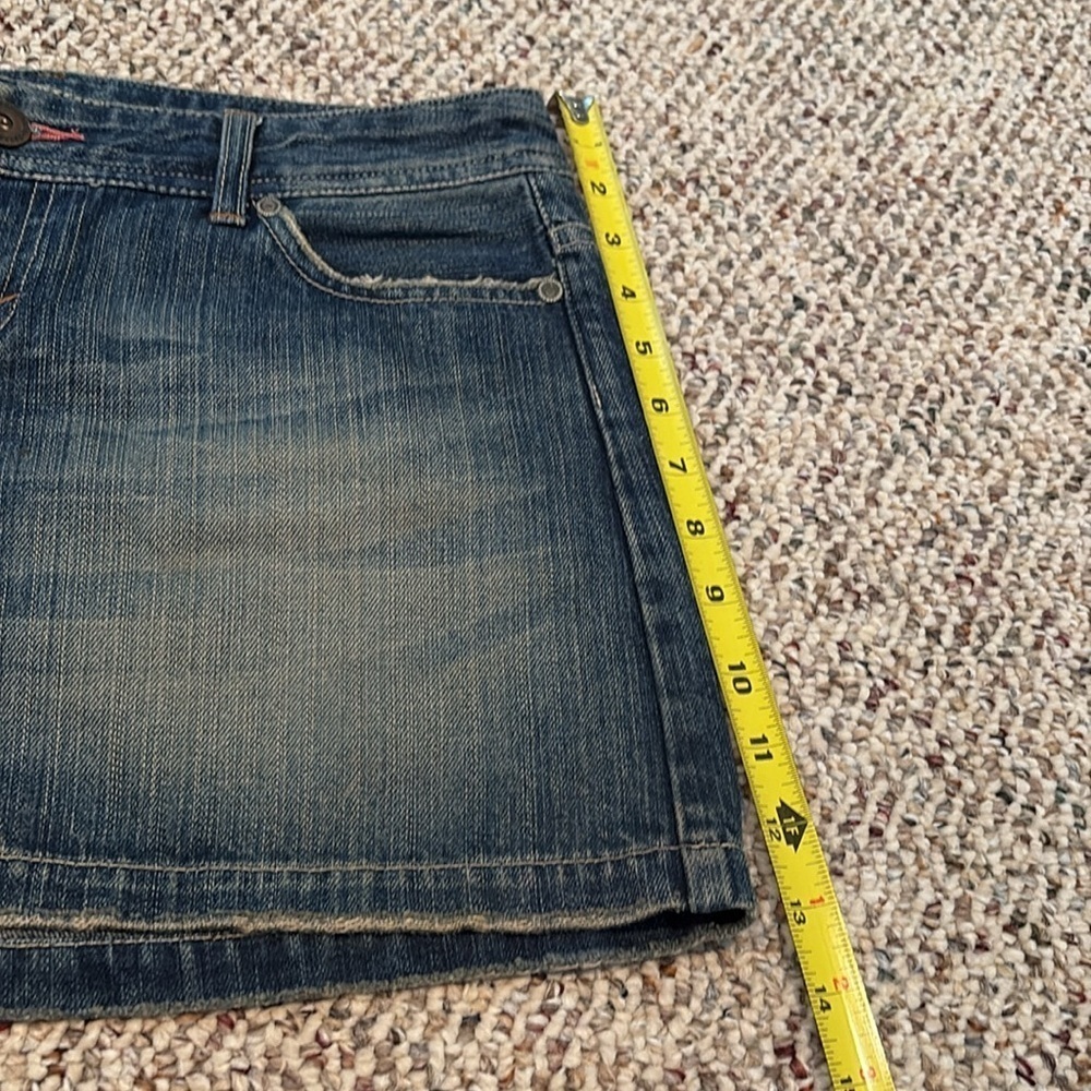 American Eagle Distressed Denim Mini Skirt. Size 4 - Picture 8 of 9